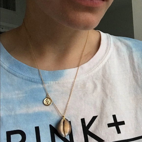 Anthropologie Jewelry - Trendy Seashell necklace
